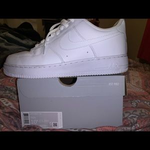 White Nike Air Force 1 low